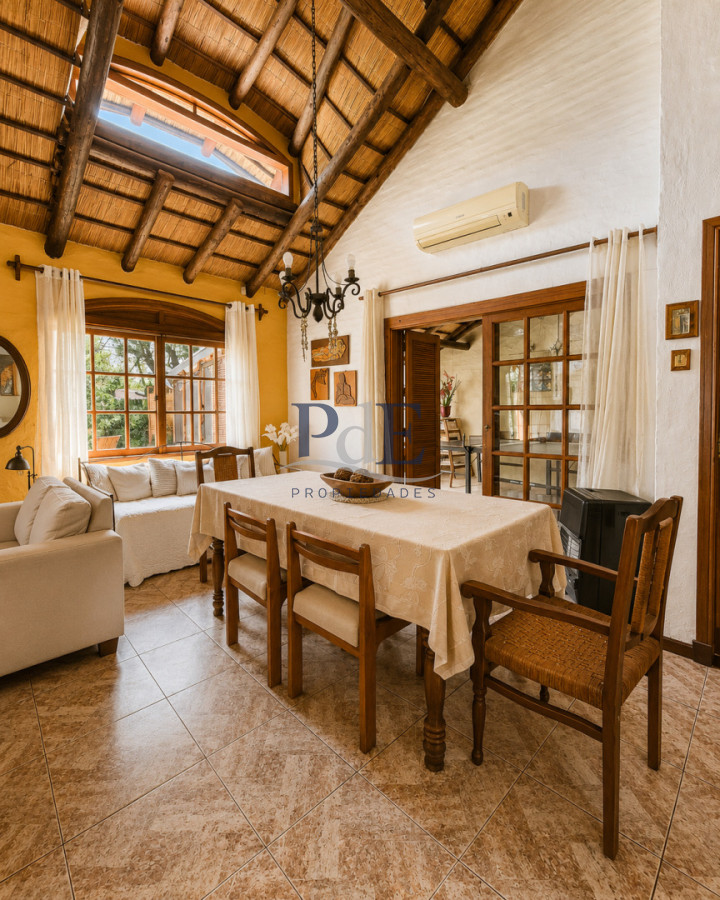 Casa con dos unidades independientes + dependencia de servicio, gran jardín y piscina climatizada  Punta del Este - Imagen 10