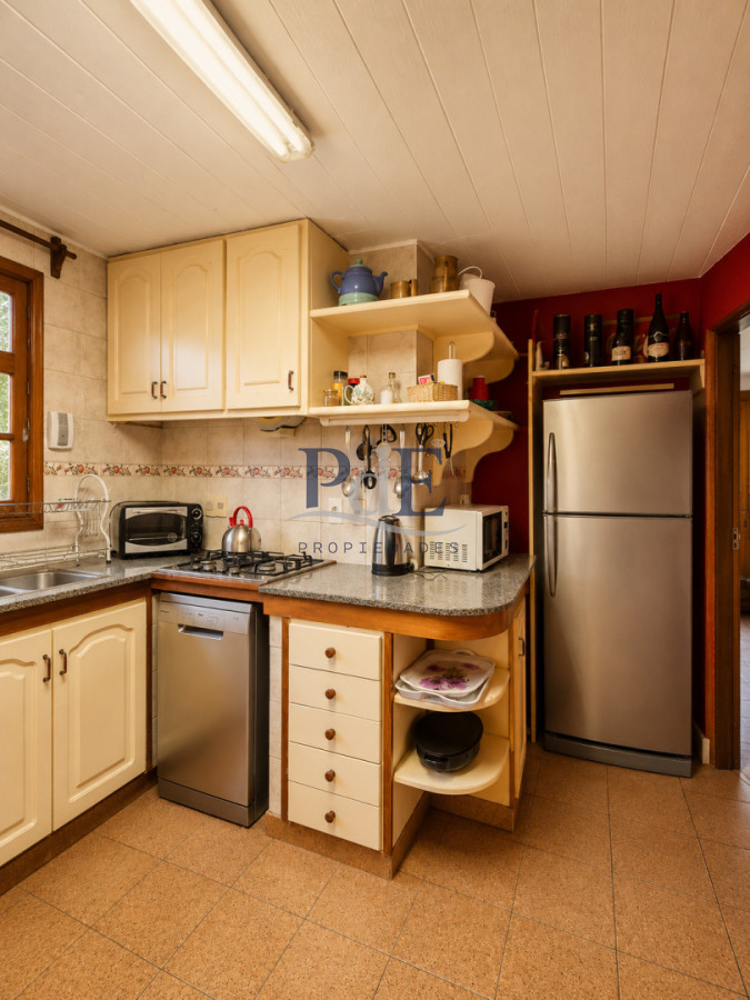 Casa con dos unidades independientes + dependencia de servicio, gran jardín y piscina climatizada  Punta del Este - Imagen 16