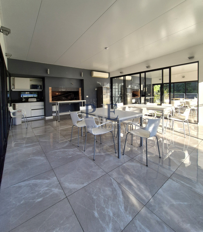 Oportunidad!! Planta moderna de categoría en excelente ubicación Playa Mansa - Imagen 23