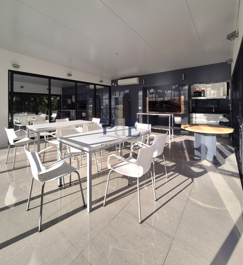 Oportunidad!! Planta moderna de categoría en excelente ubicación Playa Mansa - Imagen 22