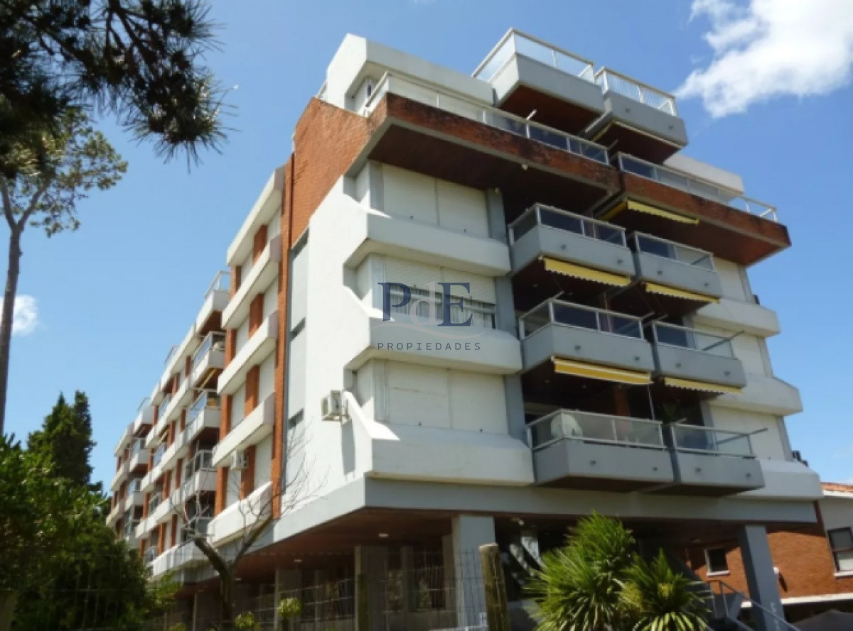 Oportunidad Penthouse 3 dormitorios con parrillero, cochera en Playa Mansa - Imagen 24