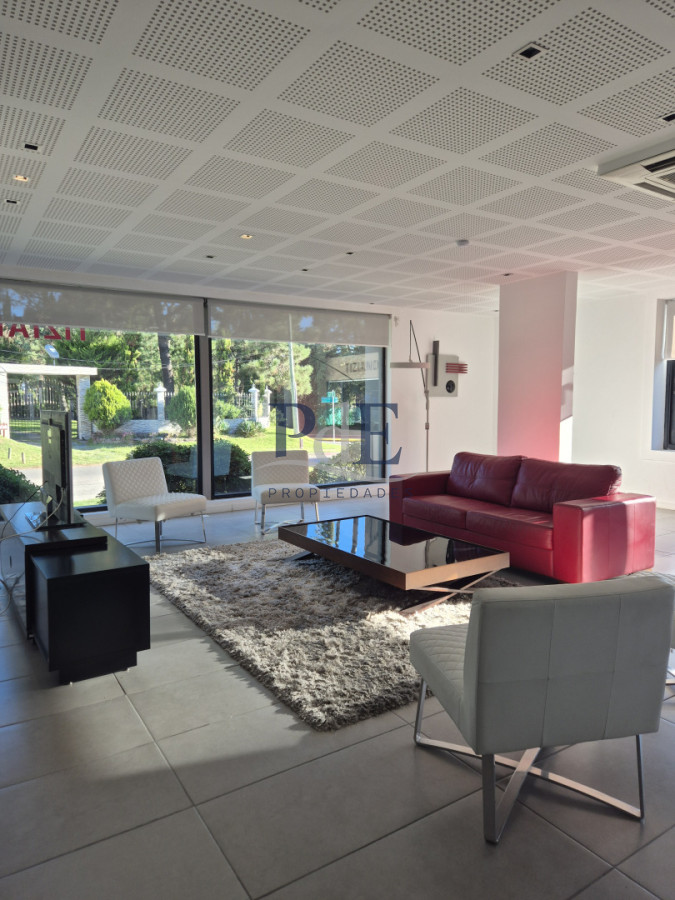 Oportunidad!! Planta moderna de categoría en excelente ubicación Playa Mansa - Imagen 25