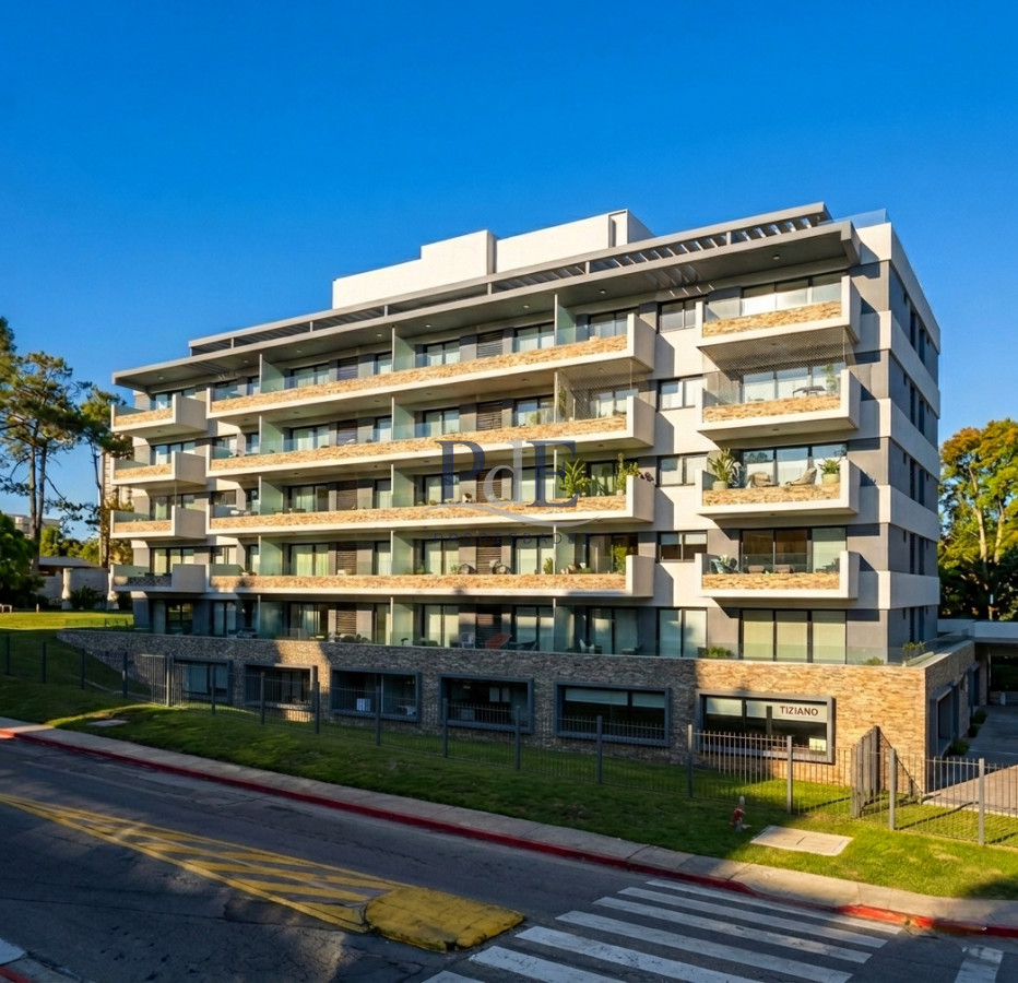 Oportunidad!! Planta moderna de categoría en excelente ubicación Playa Mansa - Imagen 18