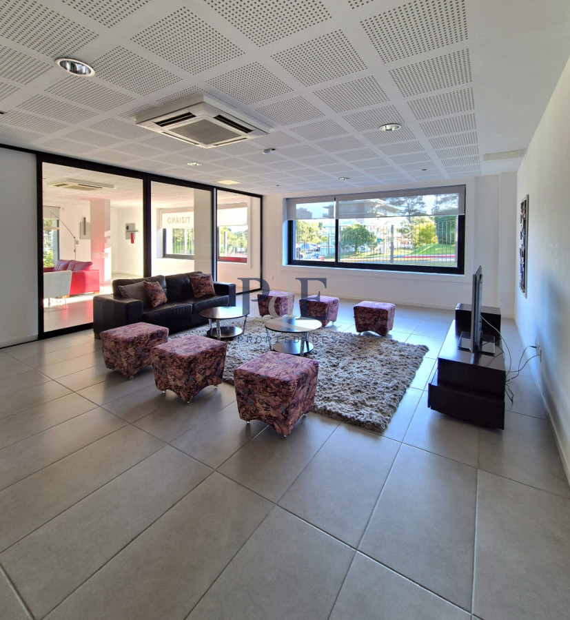 Oportunidad!! Planta moderna de categoría en excelente ubicación Playa Mansa - Imagen 26