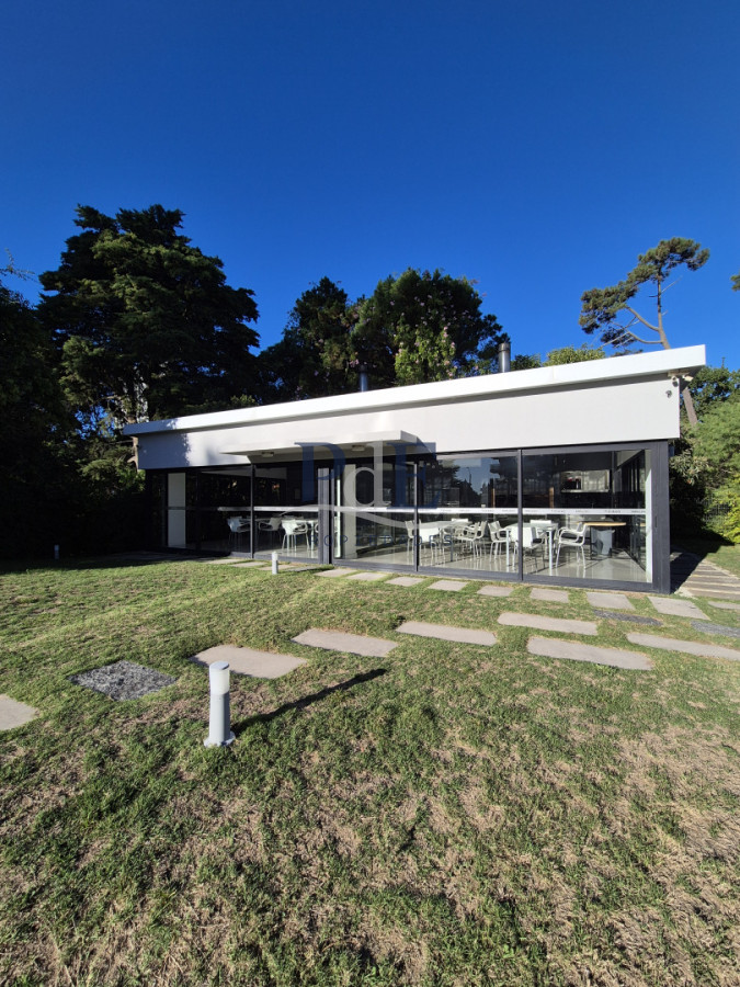 Oportunidad!! Planta moderna de categoría en excelente ubicación Playa Mansa - Imagen 21