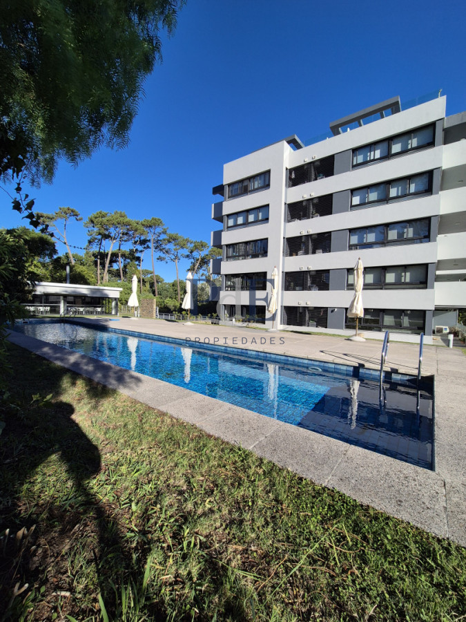 Oportunidad!! Planta moderna de categoría en excelente ubicación Playa Mansa - Imagen 20