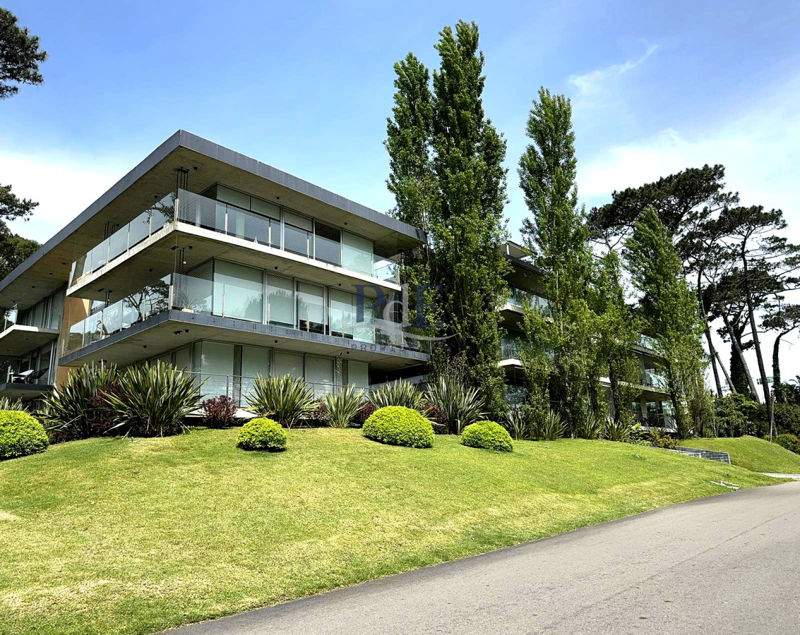 Planta de Categoría apartamento 3 dorm moderno con parrillero en Playa Mansa Punta del Este - Imagen 27