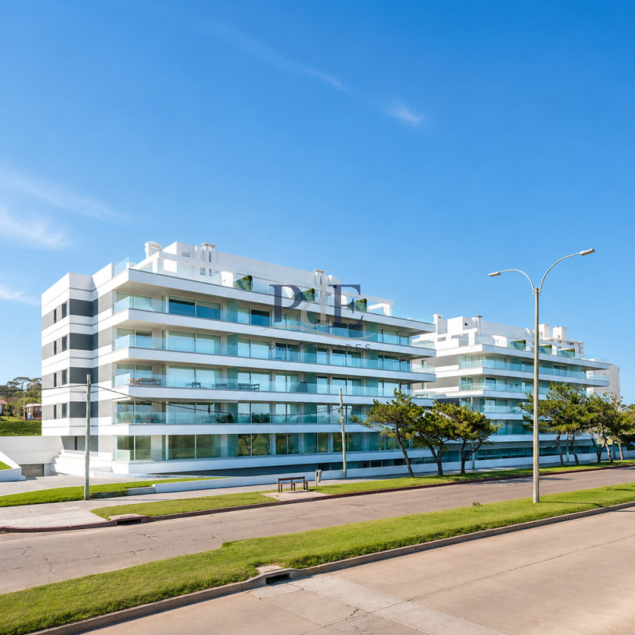 Frente al Mar moderno 2 dormitorios + Dependencia primera línea Playa Mansa Punta del Este - Imagen 12