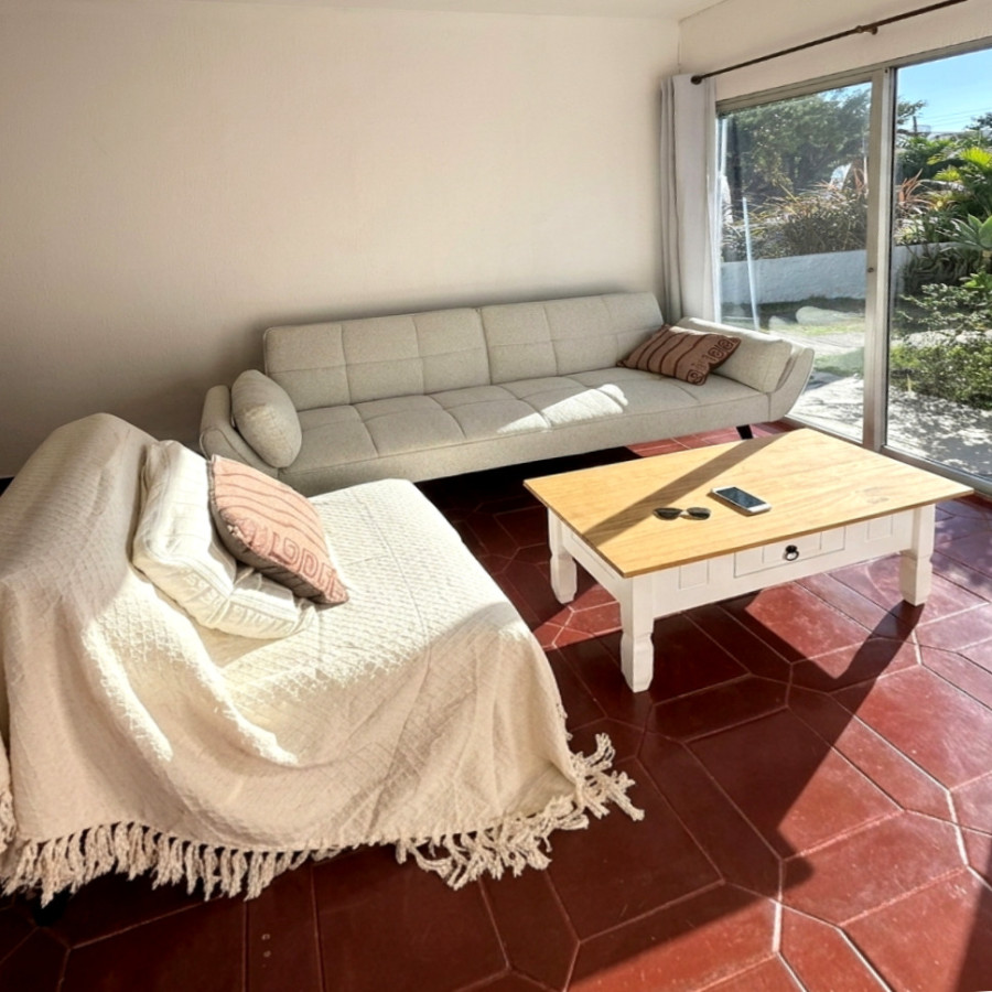 Apartamento ID.21098757 - Apartamento de 2 dormitorios, patio con barbacoa y cochera techada en Punta del Este