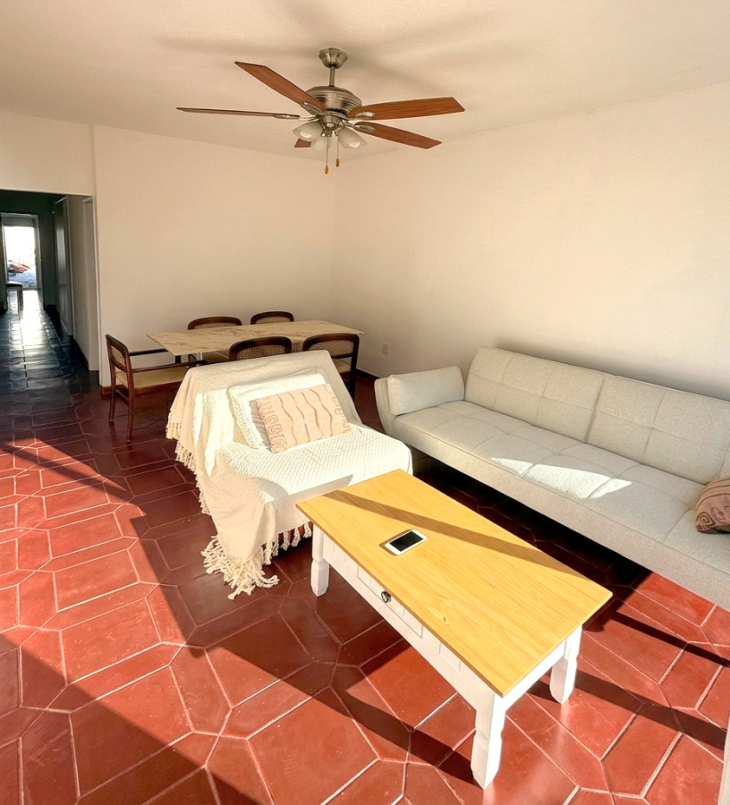Apartamento ID.21098757 - Apartamento de 2 dormitorios, patio con barbacoa y cochera techada en Punta del Este