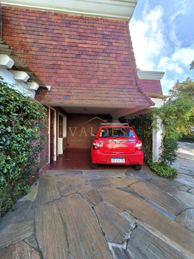 Apartamento ID.4617 - Oportunidad venta casa 2 dormitorios Playa Mansa cochera y parrillero