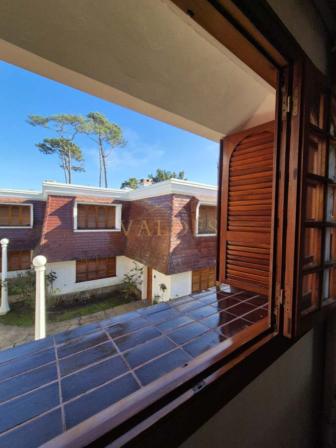 Apartamento ID.4617 - Oportunidad venta casa 2 dormitorios Playa Mansa cochera y parrillero