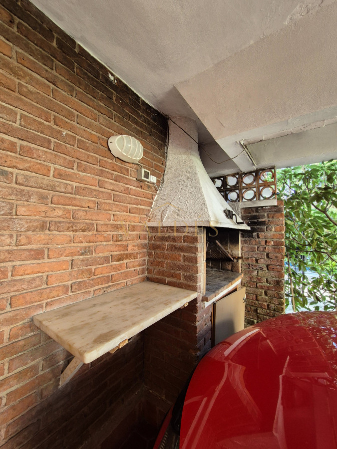 Apartamento ID.4617 - Oportunidad venta casa 2 dormitorios Playa Mansa cochera y parrillero