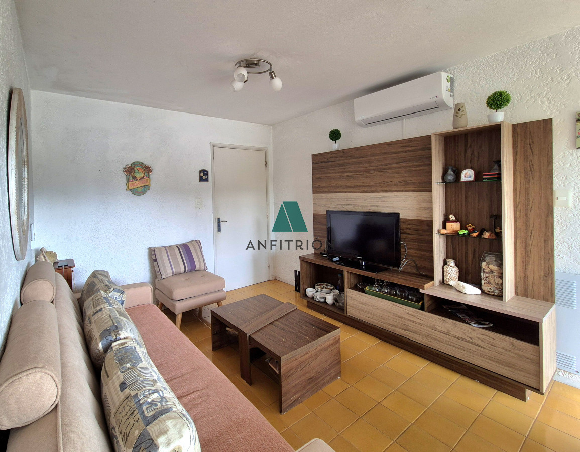 Apartamento ID.220 - Apartamento venta  2 dormitorios terraza cochera primera linea Playa Mansa