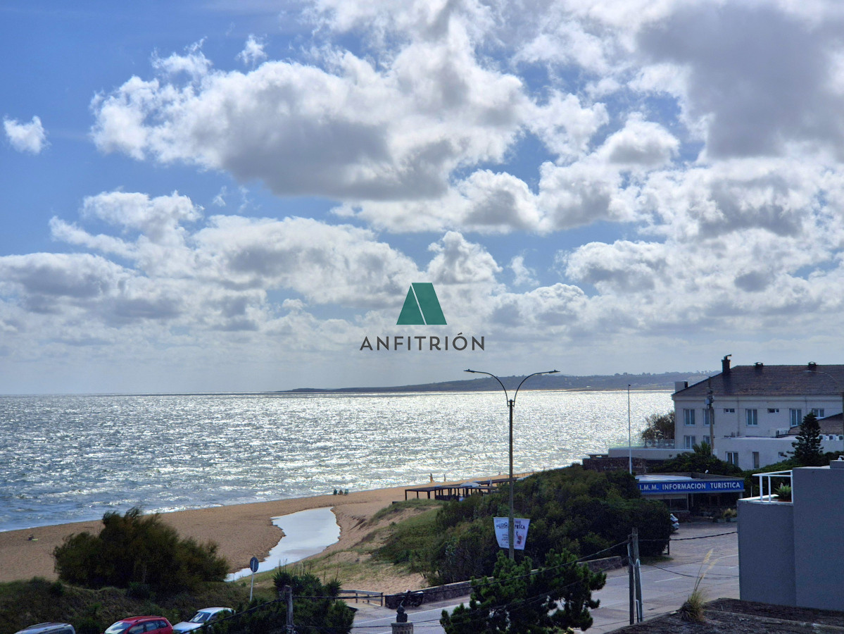 Apartamento ID.220 - Apartamento venta  2 dormitorios terraza cochera primera linea Playa Mansa