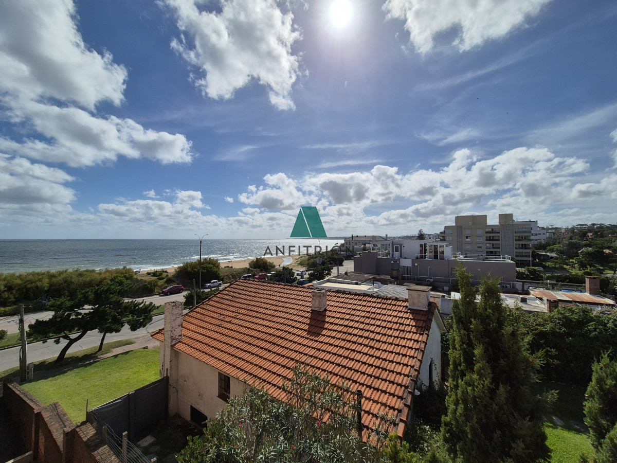 Apartamento ID.220 - Apartamento venta  2 dormitorios terraza cochera primera linea Playa Mansa