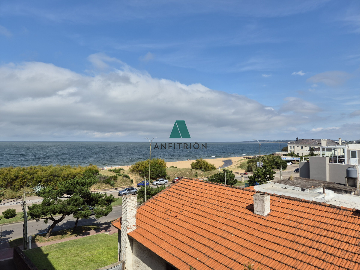 Apartamento ID.220 - Apartamento venta  2 dormitorios terraza cochera primera linea Playa Mansa