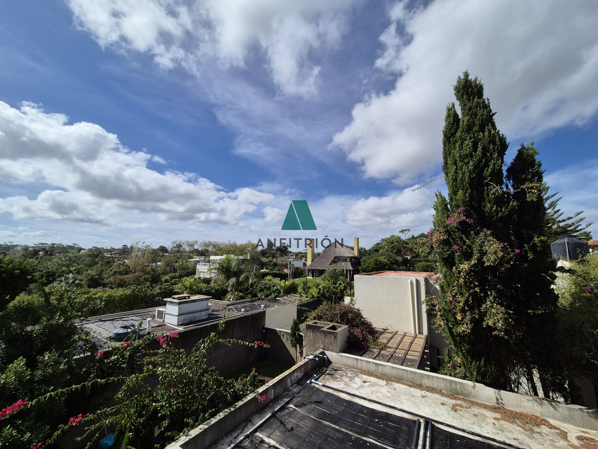 Apartamento ID.220 - Apartamento venta  2 dormitorios terraza cochera primera linea Playa Mansa