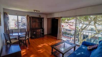 Apartamento reciclado, 2 dormitorios luminoso, garage, Península Punta del Este