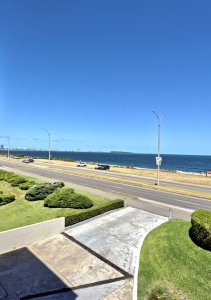 Apartamento reciclado 2 dormitorios frente al mar primera línea terraza cochera Playa Mansa Pinares
