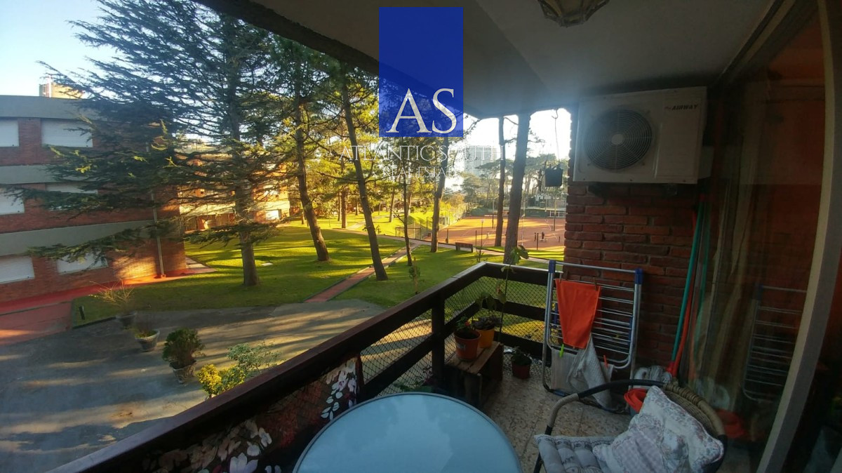 Apartamento 2 dormitorios 2 baños terraza y cochera Playa Mansa