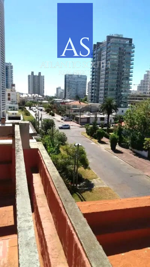 Alquiler anual y venta 1 dormitorio azotea con parrillero Punta del Este