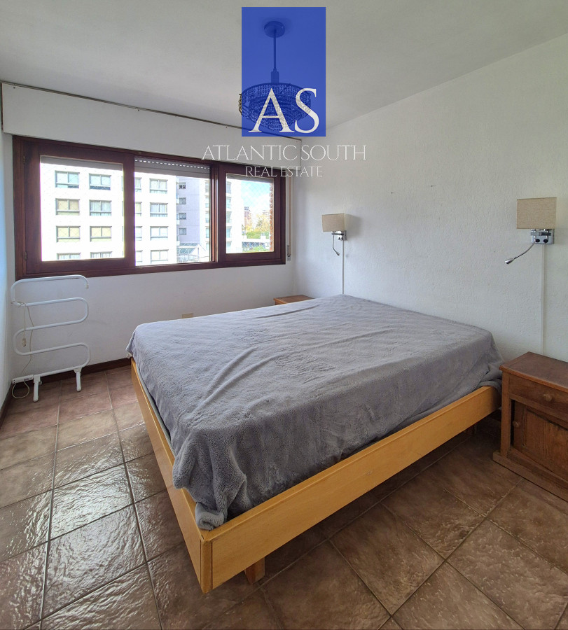Apartamento ID.3041 - Apartamento 2 dormitorios parrillero propio estufa a leña terraza cochera excelente zona Punta del Este