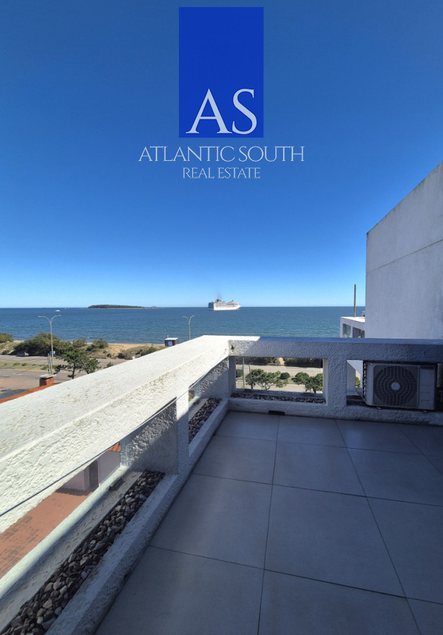 Apartamento ID.4562 - Oportunidad de 2 dormitorios con vista al mar y balcón Primera línea Playa Mansa 