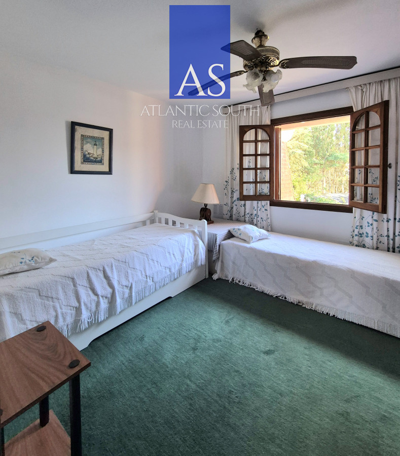 Apartamento ID.1625 - Oportunidad venta casa 2 dormitorios Playa Mansa cochera y parrillero