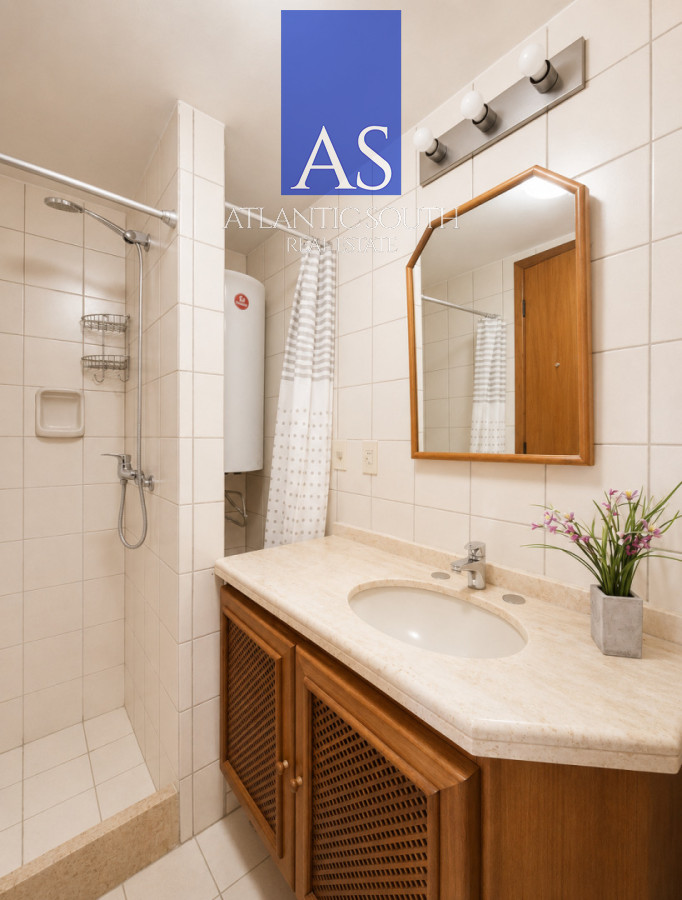 Apartamento ID.4619 - Apartamento de 2 Dormitorios terraza cochera Playa Mansa Punta del Este
