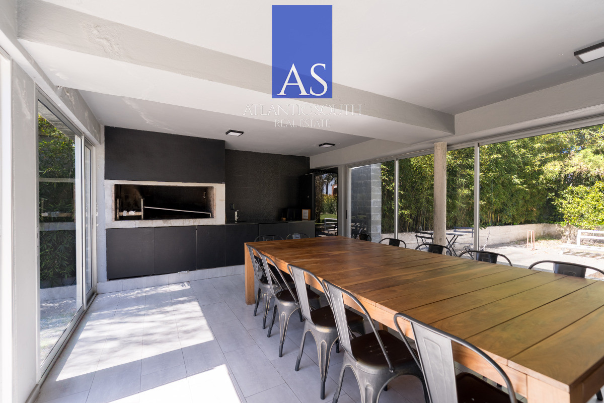 Apartamento ID.4411 - Planta de Categoría apartamento 3 dormitorios moderno con parrillero en Playa Mansa Punta del Este