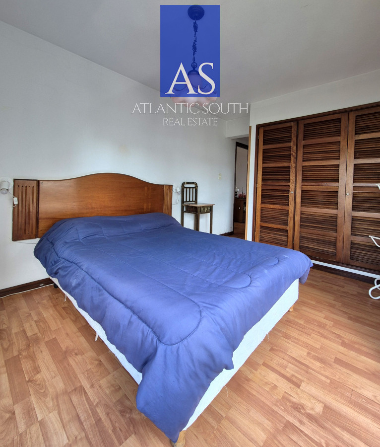 Apartamento ID.4195 - Apartamento 2 dormitorios Vista infinita al mar primera línea con estufa a leña esquinero al oeste garage Playa Mansa Punta del Este