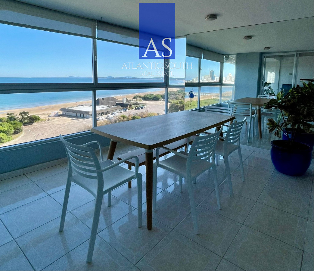 Apartamento ID.4315 - Apartamento de 4 dormitorios con parrillero en primera linea Playa Mansa