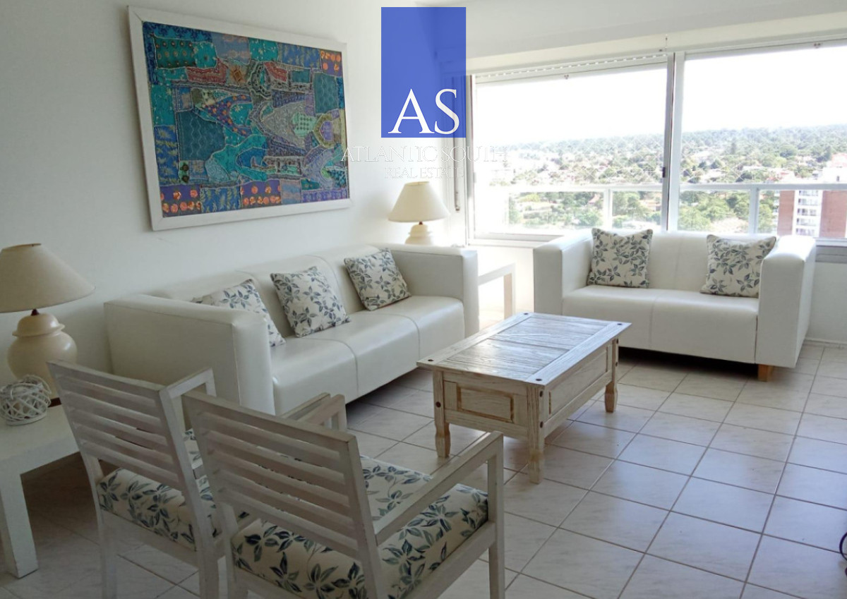 Apartamento ID.4270 - Apartamento de 3 dormitorios con servicios frente al mar en Playa Mansa 