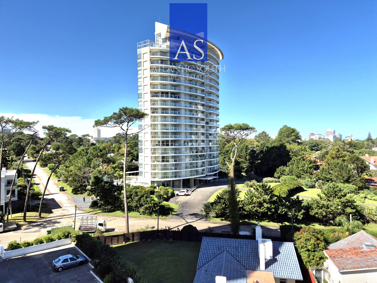 Apartamento ID.4078 - Planta de categoría 3 dormitorios + dependencia completa parrillero propio frente al mar parada 7 Playa Mansa Edificio Imarangatú