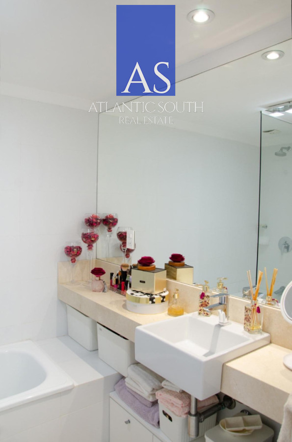 Apartamento ID.4799 - Frente al Mar en Playa Mansa 2 Suites + Dependencia completa Vista Parcial al mar primera línea Playa Mansa Punta del Este