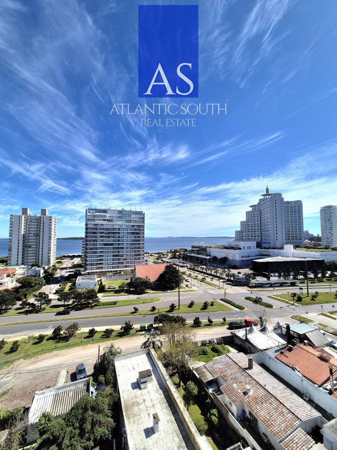 Apartamento ID.4422 - Penthouse 2 dormitorios con vista al mar garage Playa Mansa y Brava Punta del Este