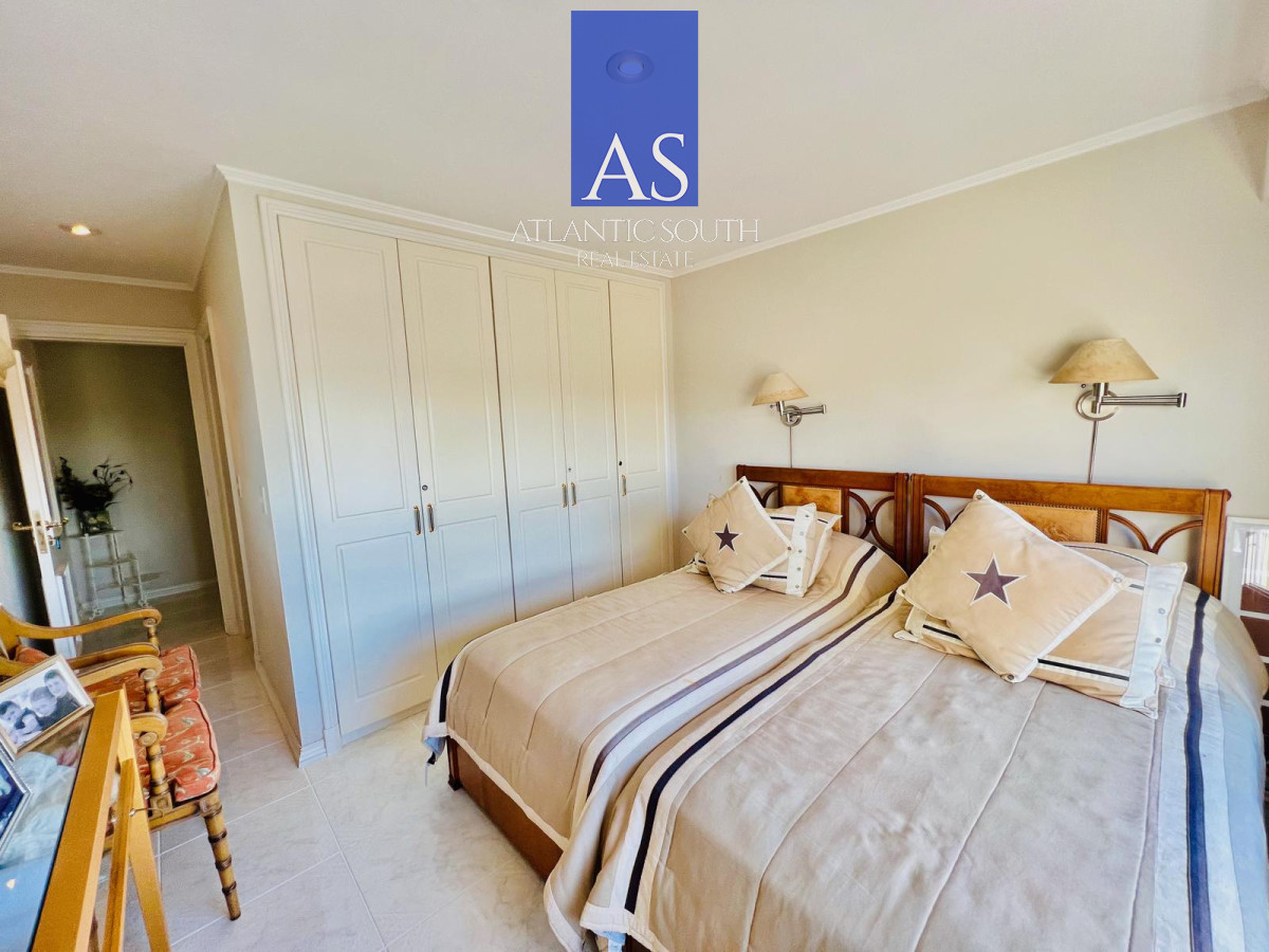 Apartamento ID.3574 - Apartamento de 3 dormitorios en primera linea Playa Mansa , Punta del Este