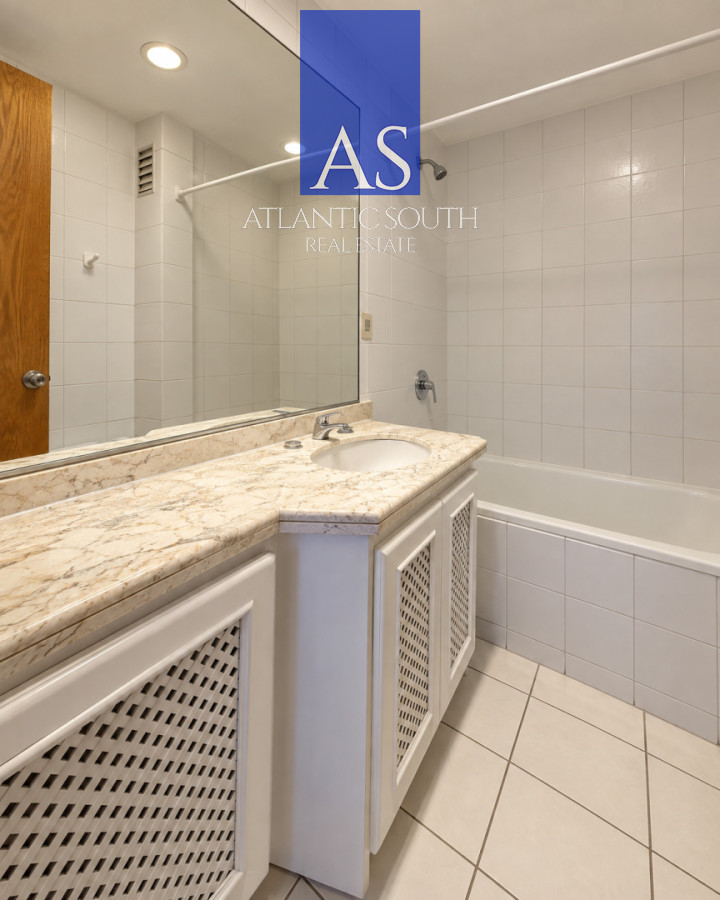 Apartamento ID.5130 - Espectacular Penthouse reciclado con barbacoa propia y vista al mar Playa Mansa Punta del Este