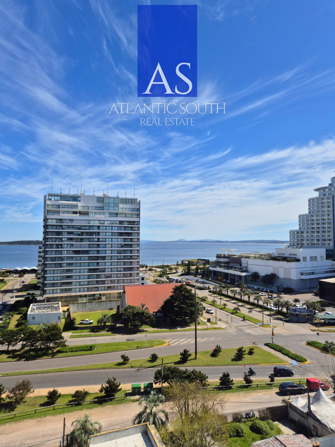 Apartamento ID.4422 - Penthouse 2 dormitorios con vista al mar garage Playa Mansa y Brava Punta del Este