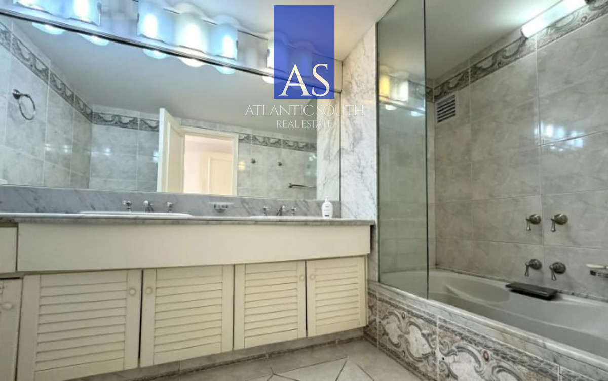 Apartamento ID.4525 - Apartamento 3 dormitorios piso alto frente al mar planta de categorí