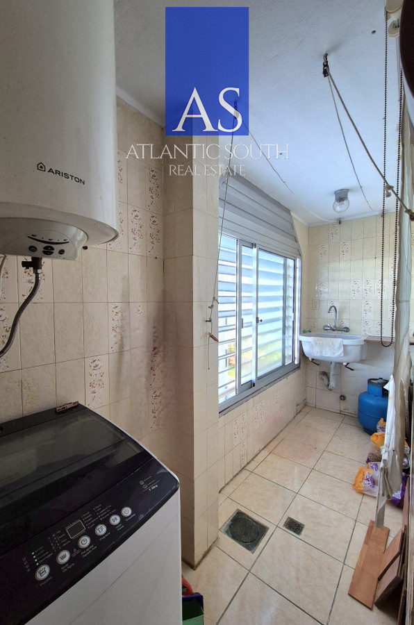 Apartamento ID.4195 - Apartamento 2 dormitorios Vista infinita al mar primera línea con estufa a leña esquinero al oeste garage Playa Mansa Punta del Este