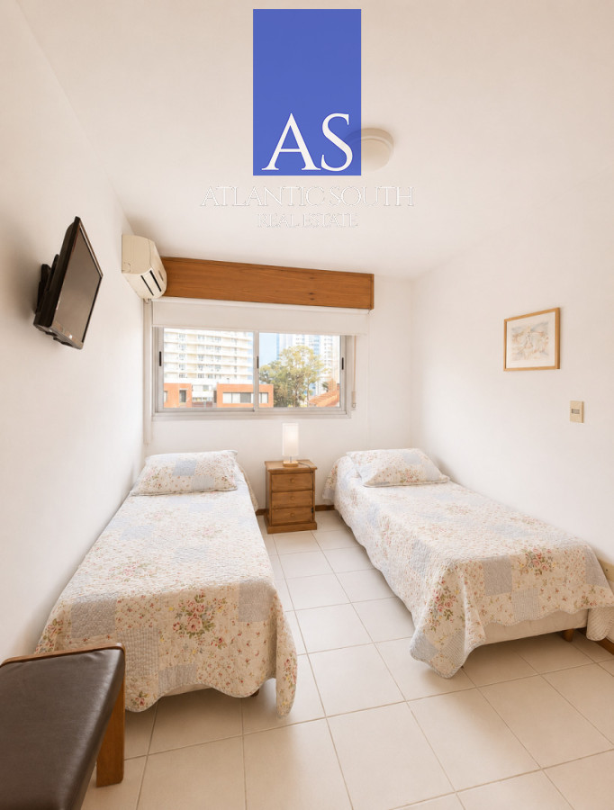 Apartamento ID.4619 - Apartamento de 2 Dormitorios terraza cochera Playa Mansa Punta del Este