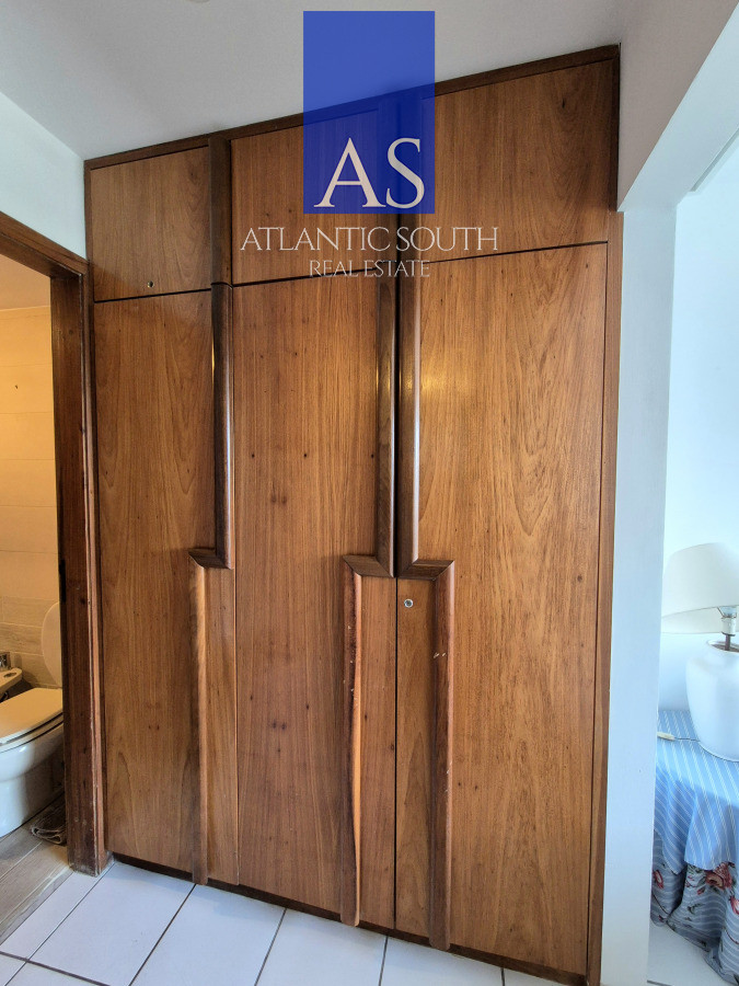 Apartamento ID.4417 - Apartamento 1 dormitorio en venta vista parcial al Mar terraza y cochera Playa Mansa Punta del Este