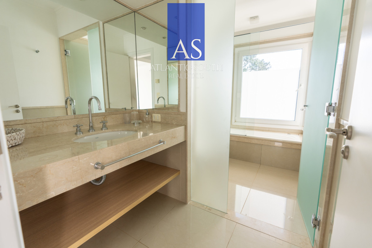 Apartamento ID.5184 - Apartamento de 2 dormitorios en complejo privado Playa Mansa 