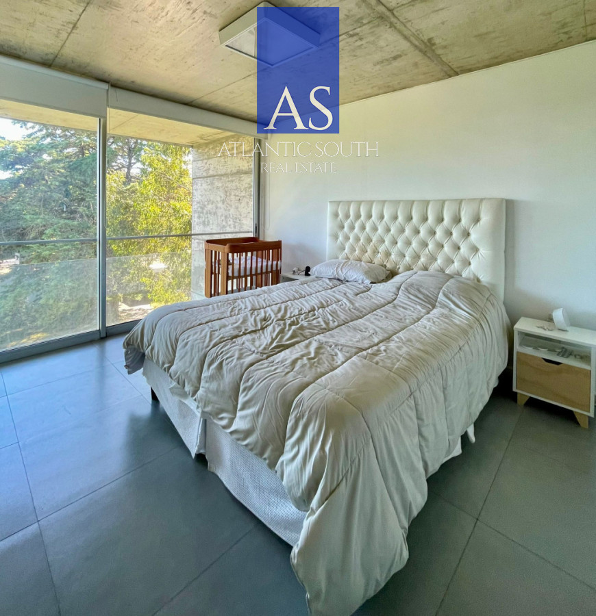 Apartamento ID.4541 - Penthouse de 2 dormitorios moderno + barbacoa uso exclusiva Playa Mansa Punta del Este