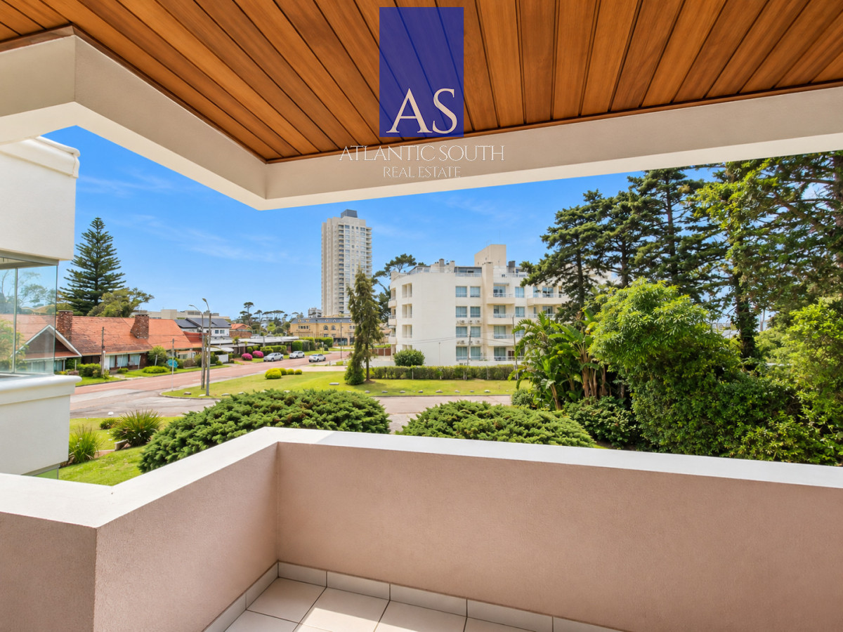 Apartamento ID.5136 - Apartamento 3 dormitorios con garage en Playa Mansa a 150 metros del mar