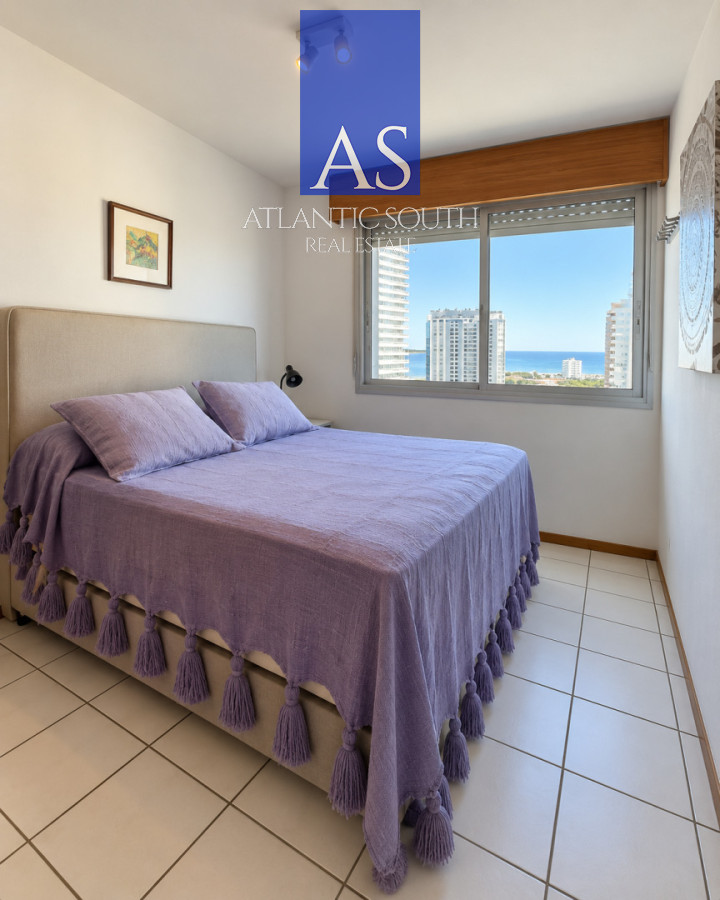 Apartamento ID.5130 - Espectacular Penthouse reciclado con barbacoa propia y vista al mar Playa Mansa Punta del Este
