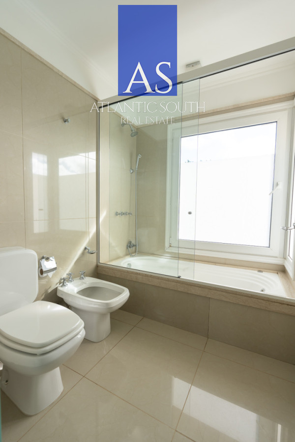 Apartamento ID.5184 - Apartamento de 2 dormitorios en complejo privado Playa Mansa 
