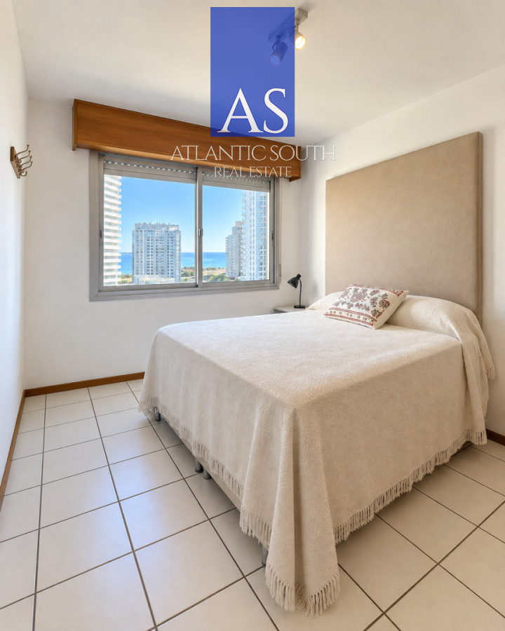 Apartamento ID.5130 - Espectacular Penthouse reciclado con barbacoa propia y vista al mar Playa Mansa Punta del Este